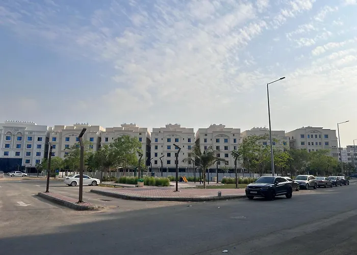 شقة اربع غرف نوم بصالة أنيقة